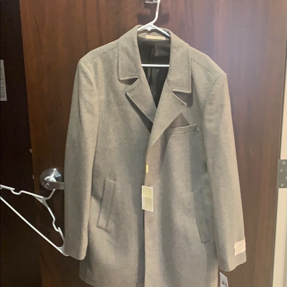 Brand new never worn michael Kors 48 R color